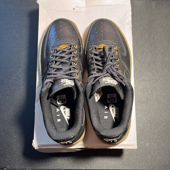 * Never Worn* Air Force 1 (GS) Black and Gum - Picture 3 of 10